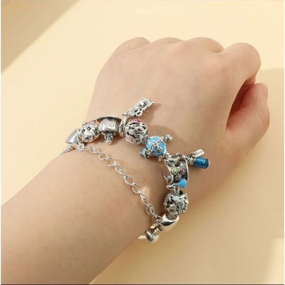 Disney Alice in Wonderland Charm Bracelet - Picture 5 of 5